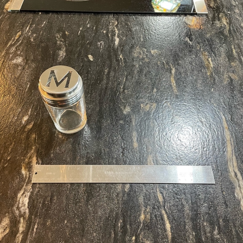 Monogram Shaker - Picture 4 of 4